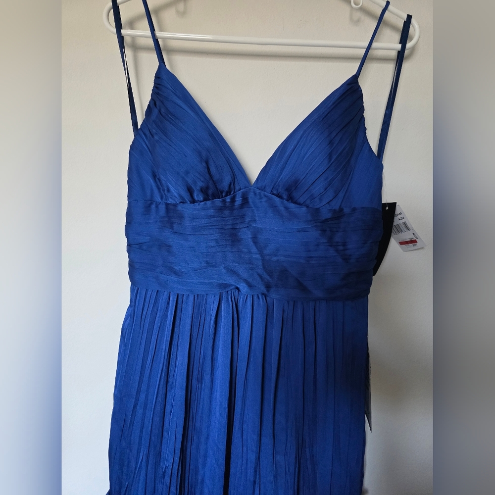 Betsy & Adam Women's Blue V-Neck Pleated Tiered Gown Dress Size 4 - Picture 2 of 10